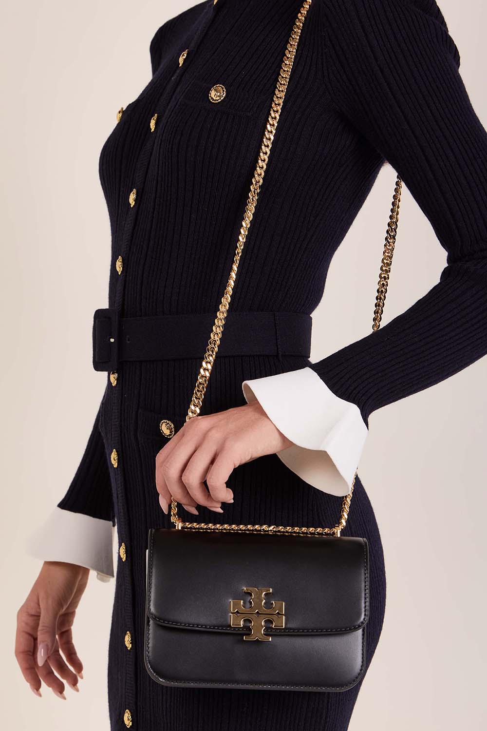 תמונת כל הלוק של תיק כתף אלנור סמול